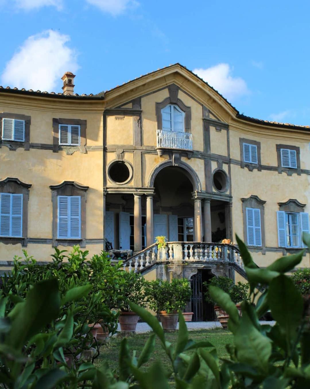 Azienda Agricola Fabbrica Di San Martino Лука Екстериор снимка